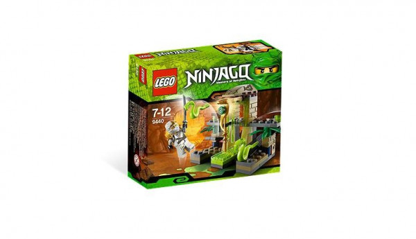 Lego 9444 Ninjago Cole útočí